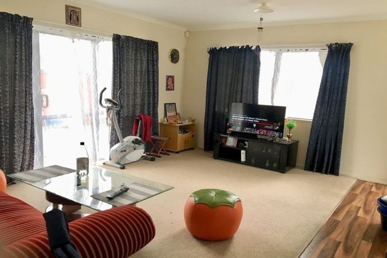 Photo of property in 206 Russell Road, Manurewa, Auckland, 2102