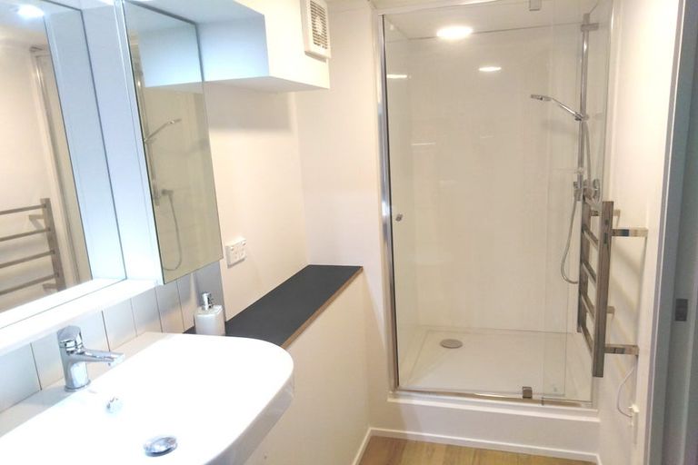 Photo of property in 1/34 Sylvan Avenue, Milford, Auckland, 0620