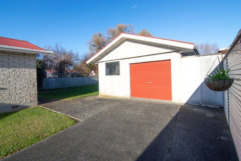 Photo of property in 28 Geraldine Crescent, Cloverlea, Palmerston North, 4412