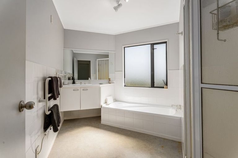 Photo of property in 21 Joseph Banks Drive, Whitby, Porirua, 5024