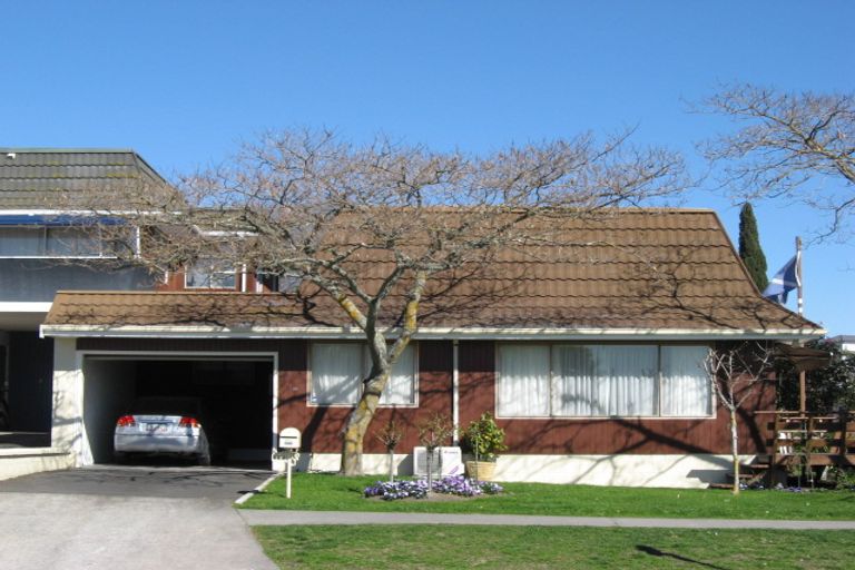 Photo of property in 2/140 Te Mata Road, Havelock North, 4130