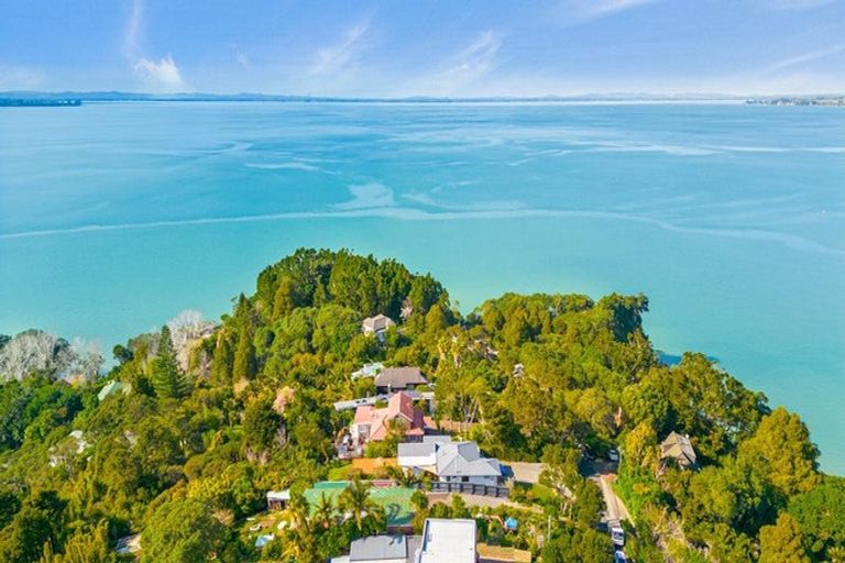 Photo of property in 22 Arapito Road, Titirangi, Auckland, 0604