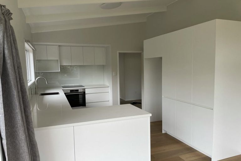 Photo of property in 14 Raymond Terrace, Northcote, Auckland, 0627