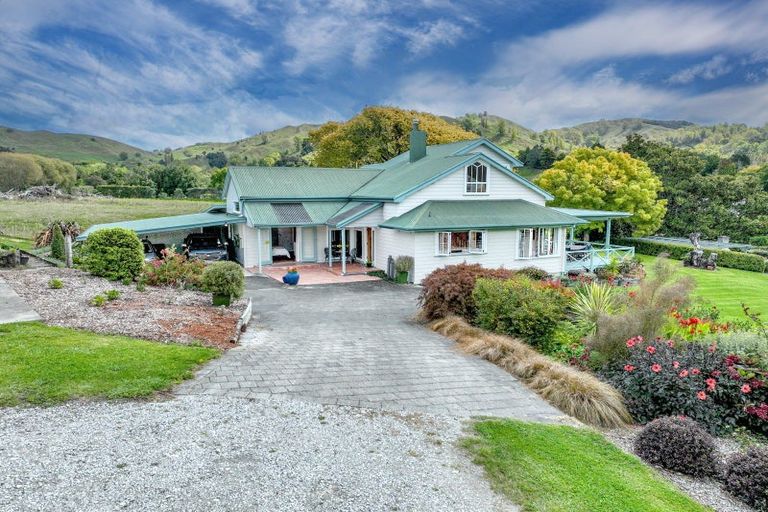 Photo of property in 559 Taurau Valley Road, Muriwai, Manutuke, 4072
