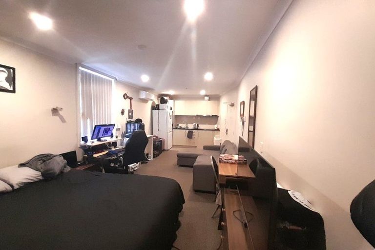 Photo of property in 1/5 Massey Avenue, Pukekohe, 2120