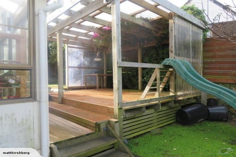 Photo of property in 32 Frobisher Street, Island Bay, Wellington, 6023