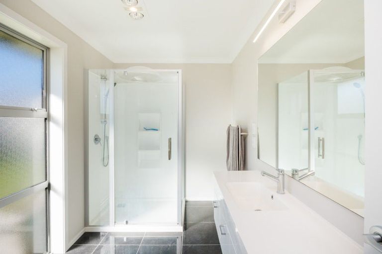 Photo of property in 34 Dogwood Way, Milson, Palmerston North, 4414