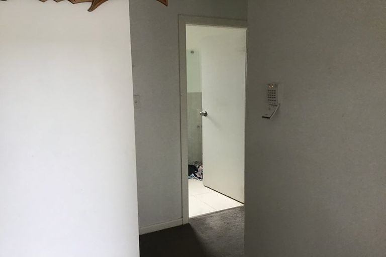 Photo of property in 4 Vanguard Road, Kelston, Auckland, 0602