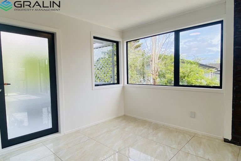 Photo of property in 32 Kelman Road, Kelston, Auckland, 0602