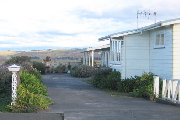 Photo of property in 2/64 The Esplanade, Westshore, Napier, 4110