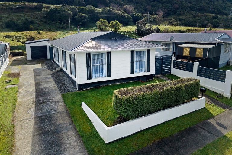 Photo of property in 45 Hartford Crescent, Totara Park, Upper Hutt, 5018