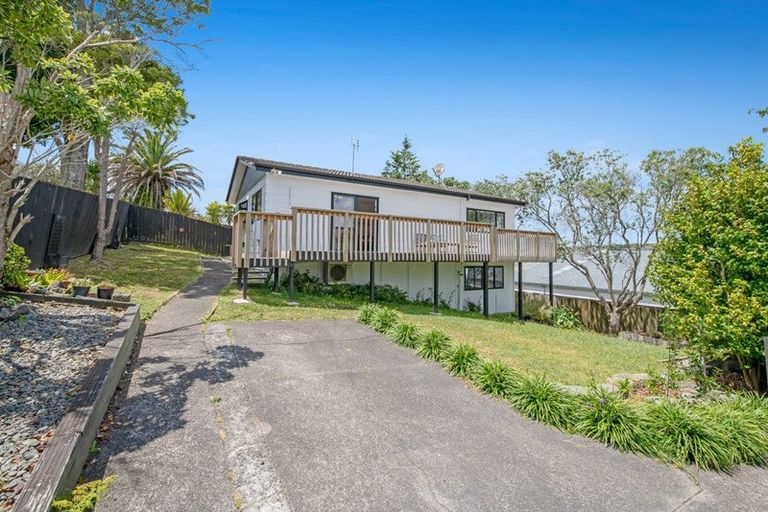 Photo of property in 1/7 Leiden Place, Totara Vale, Auckland, 0629