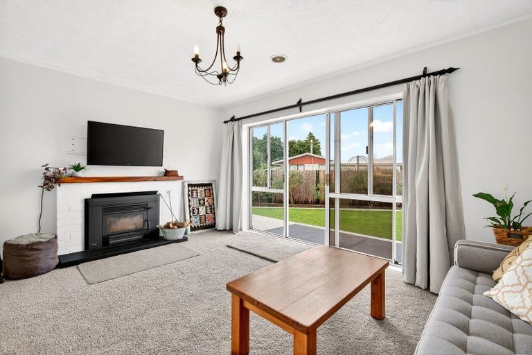 Photo of property in 3 Feist Street, Carterton, 5713