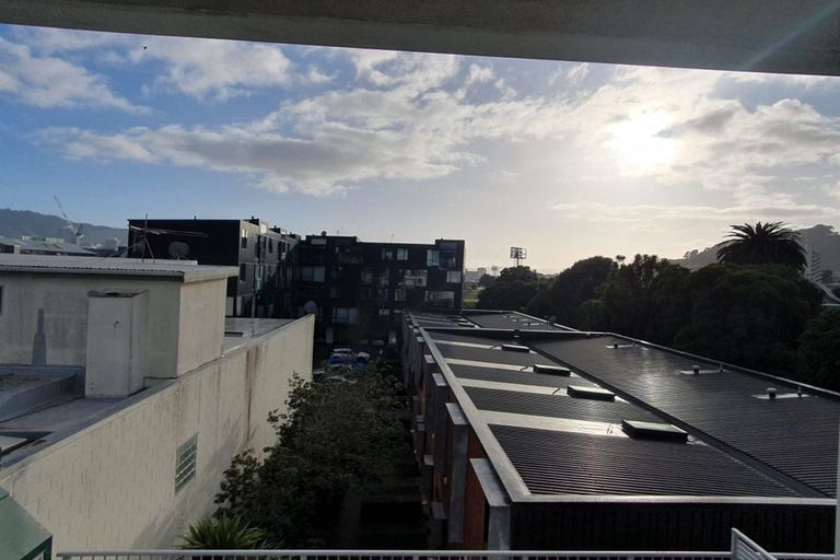 Photo of property in 8 Girton Terrace, Mount Cook, Wellington, 6021