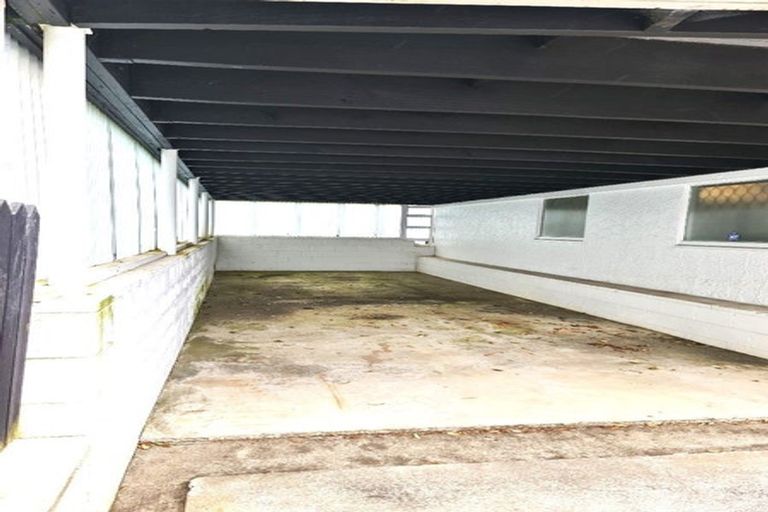 Photo of property in 125 Reeves Road, Pakuranga Heights, Auckland, 2010