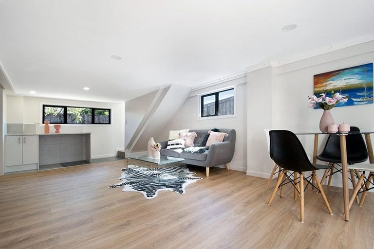 Photo of property in 1e Stottholm Road, Titirangi, Auckland, 0604