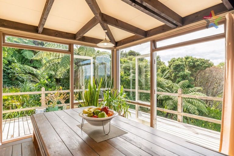 Photo of property in 22 Maungaraki Road, Korokoro, Lower Hutt, 5012