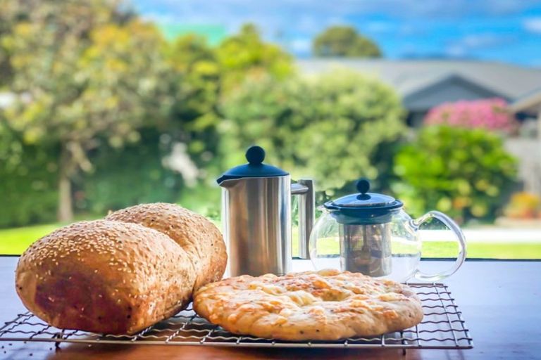 Photo of property in 6 Oratia Street, Waikanae Beach, Waikanae, 5036