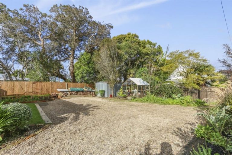 Photo of property in 743 Swanson Road, Swanson, Auckland, 0612