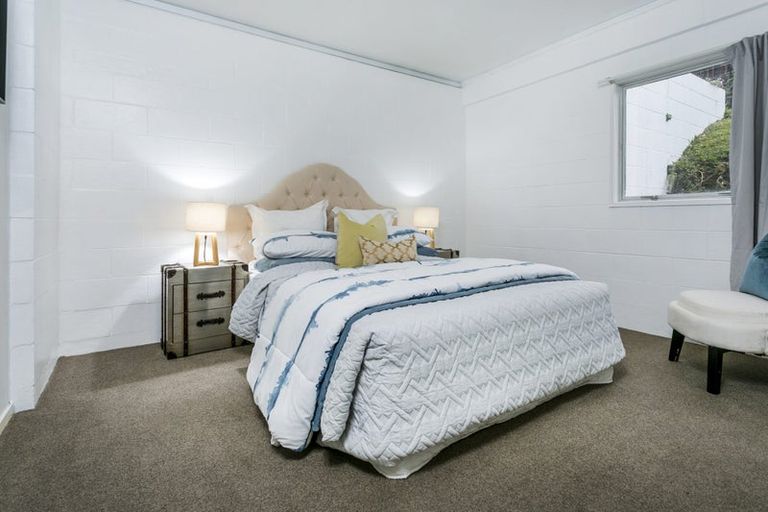 Photo of property in 1/7 Keldale Place, Forrest Hill, Auckland, 0620