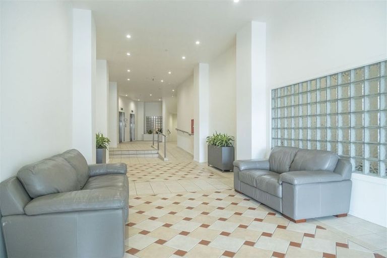 Photo of property in Stadium Garden Flats, 306/107 Thorndon Quay, Pipitea, Wellington, 6011