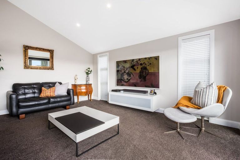 Photo of property in 10 Madeira Close, Whitby, Porirua, 5024