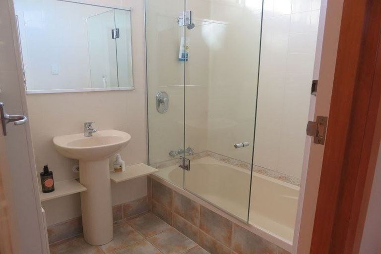 Photo of property in 18 Coleman Terrace, Hospital Hill, Napier, 4110