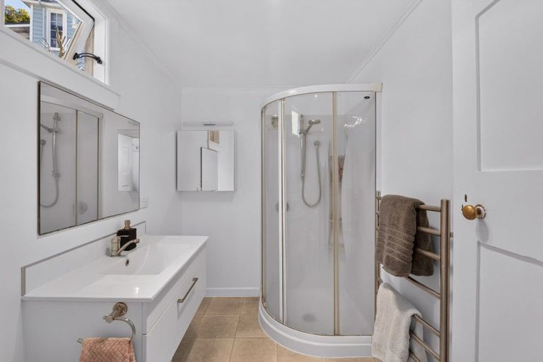 Photo of property in 28 Milton Road, Bluff Hill, Napier, 4110