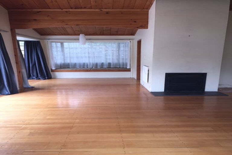 Photo of property in 2/23 Bevyn Street, Castor Bay, Auckland, 0620