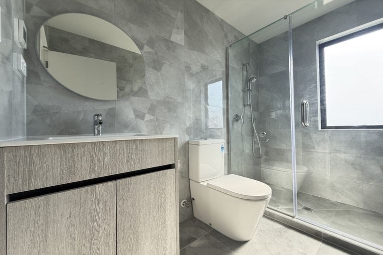 Photo of property in 33a Garadice Road, Rothesay Bay, Auckland, 0630