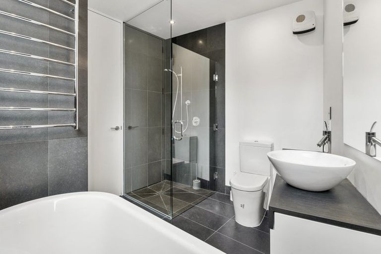 Photo of property in 3b Salmont Place, Kelburn, Wellington, 6012