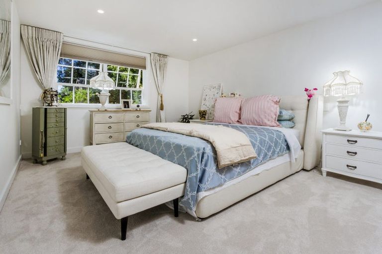 Photo of property in 40 Shakespeare Road, Milford, Auckland, 0620