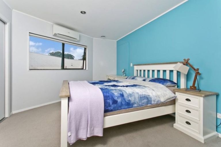 Photo of property in 3/70 Hogans Road, Glenfield, Auckland, 0629