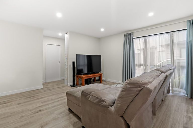 Photo of property in 15 Rosarina Lane, Takanini, 2112