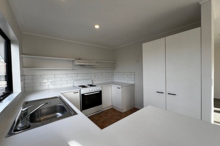 Photo of property in 1a Romulus Place, Totara Vale, Auckland, 0629