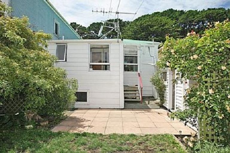 Photo of property in 92 Russell Terrace, Berhampore, Wellington, 6023