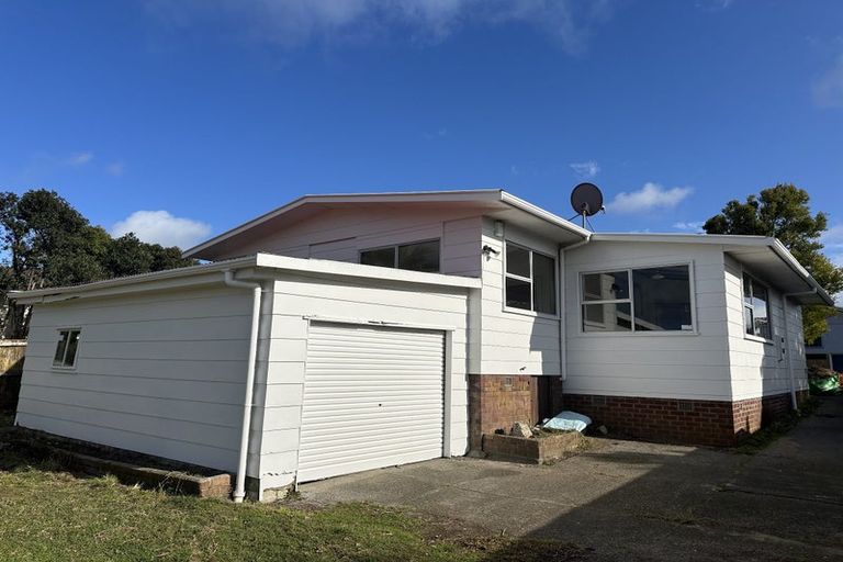 Photo of property in 20 Cockayne Crescent, Sunnynook, Auckland, 0620