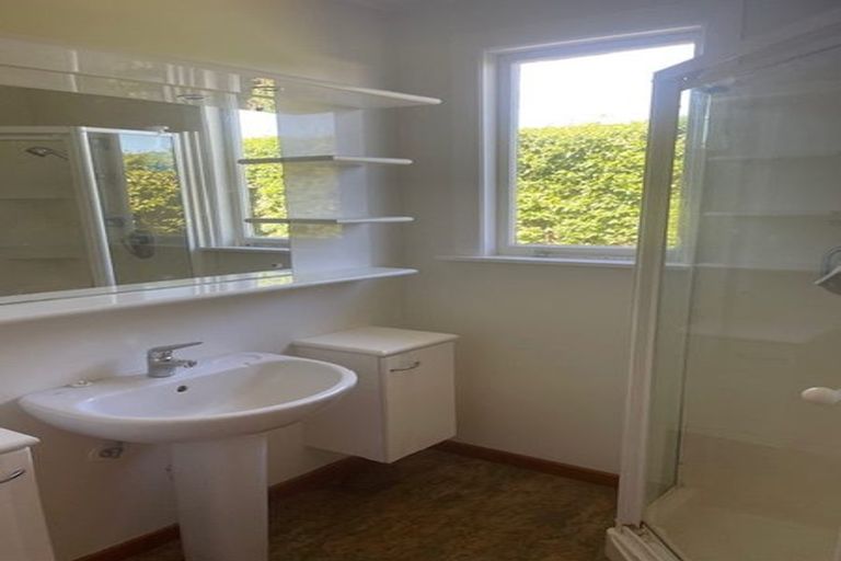 Photo of property in 21 Rauparaha Street, Waikanae Beach, Waikanae, 5036
