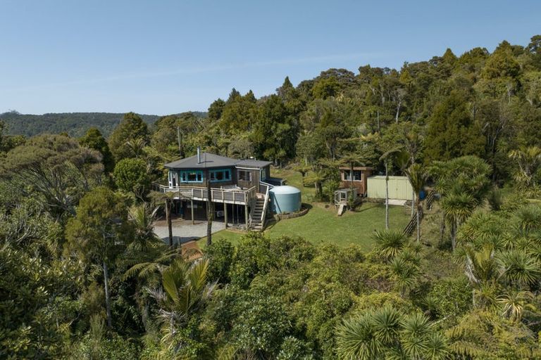 Photo of property in 86 Anawhata Road, Anawhata, New Lynn, 0772