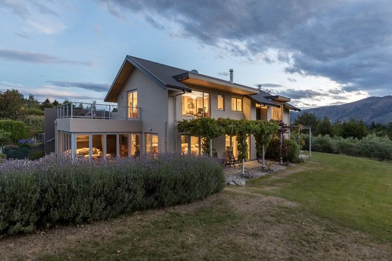 Photo of property in 5 Ridgecrest, Wanaka, 9305