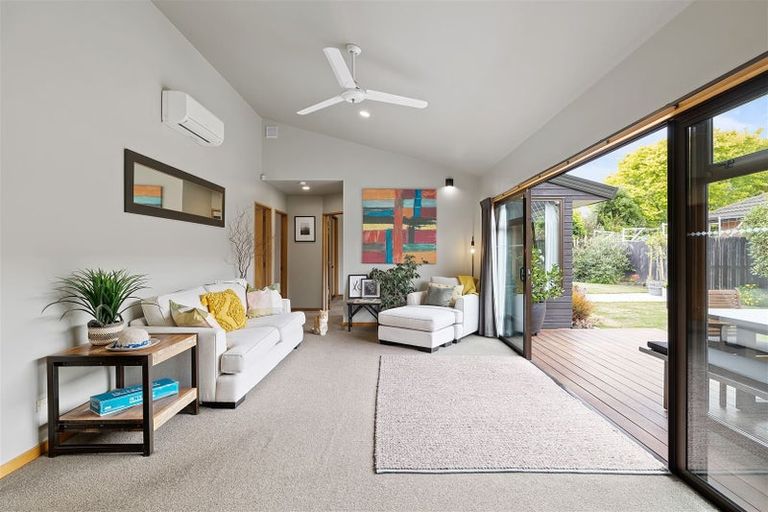 Photo of property in 60 Prestons Road, Redwood, Christchurch, 8051