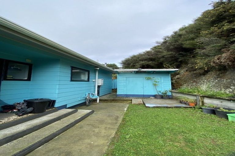 Photo of property in 33 Omapere Street, Whitby, Porirua, 5024