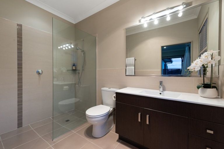 Photo of property in 2 Crater Close, Pyes Pa, Tauranga, 3112