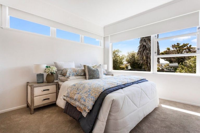 Photo of property in 32 Knights Road, Rothesay Bay, Auckland, 0630