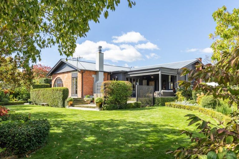 Photo of property in 2 Greenwood Road, Havelock North, 4130