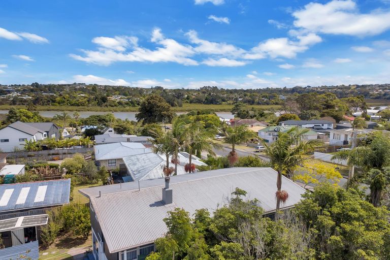 Photo of property in 27 Wharf Road, Te Atatu Peninsula, Auckland, 0610