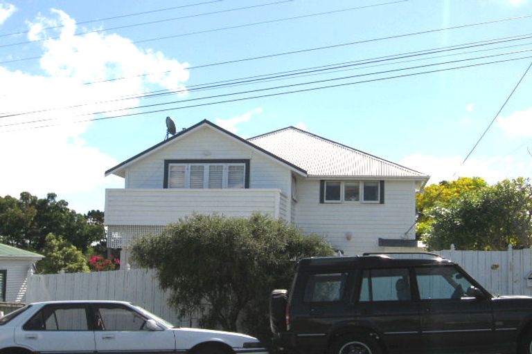 Photo of property in 1/49 Rawene Road, Birkenhead, Auckland, 0626