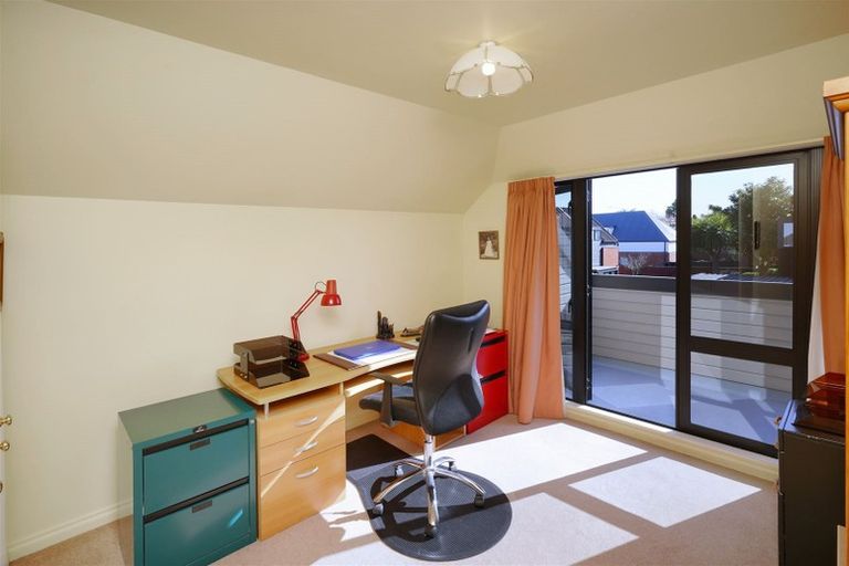 Photo of property in 2/112 Memorial Avenue, Burnside, Christchurch, 8053