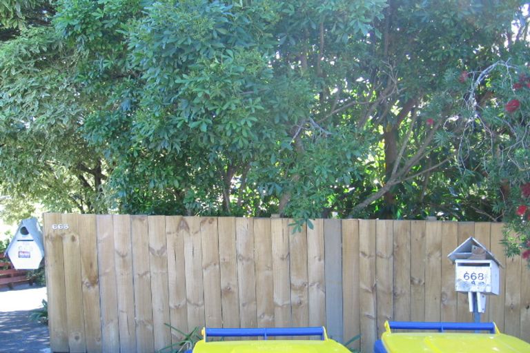 Photo of property in 2/668 Beach Road, Browns Bay, Auckland, 0630