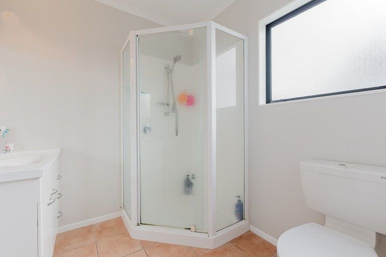 Photo of property in 28 Royal Oak Drive, Kelvin Grove, Palmerston North, 4414